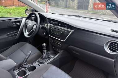 Хэтчбек Toyota Auris 2013 в 
