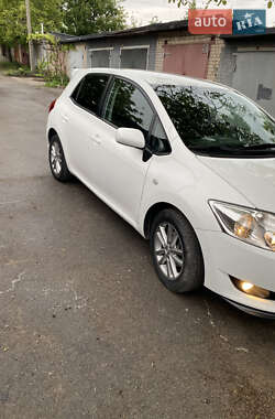Хэтчбек Toyota Auris 2009 в 