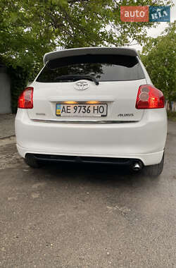 Хэтчбек Toyota Auris 2009 в 