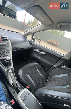 Хэтчбек Toyota Auris 2009 в 