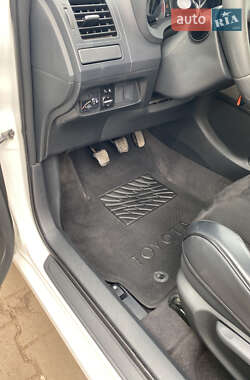 Хэтчбек Toyota Auris 2009 в 