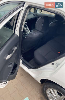 Хэтчбек Toyota Auris 2009 в 