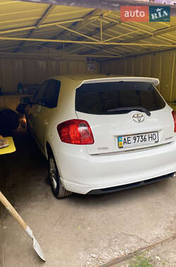 Хэтчбек Toyota Auris 2009 в 