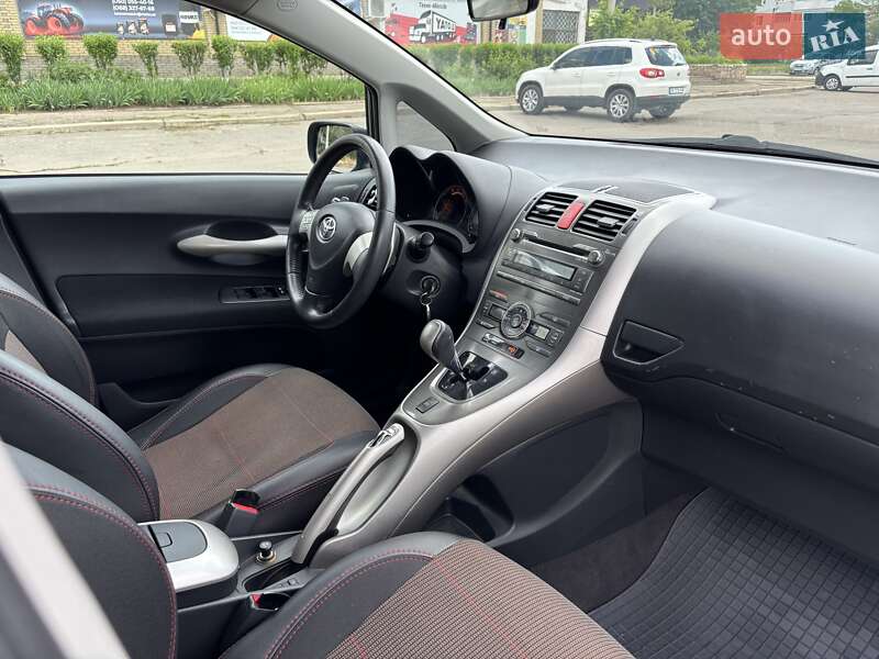 Хэтчбек Toyota Auris 2008 в Вознесенске
