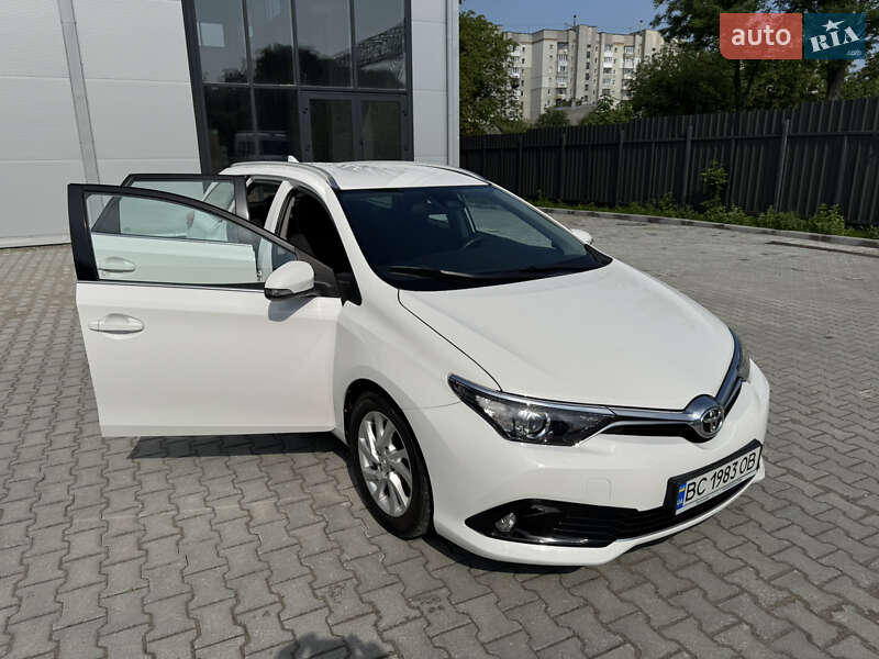 Универсал Toyota Auris 2016 в Львове
