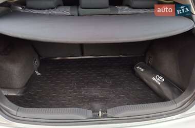 Хэтчбек Toyota Auris 2011 в 