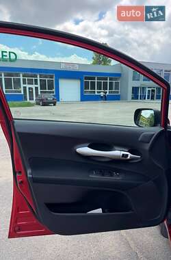 Хетчбек Toyota Auris 2011 в 