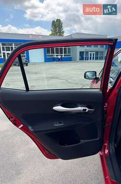 Хетчбек Toyota Auris 2011 в 
