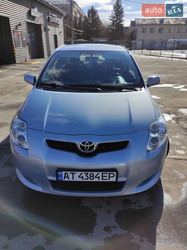 Хетчбек Toyota Auris 2008 в Тисмениці