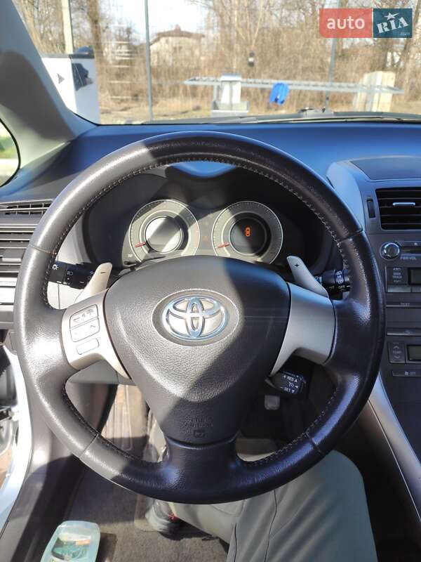 Хетчбек Toyota Auris 2008 в Тисмениці
