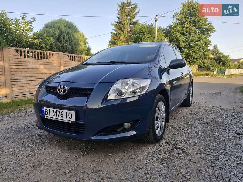 Хэтчбек Toyota Auris 2008 в Миргороде