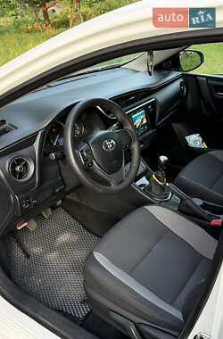 Универсал Toyota Auris 2015 в 