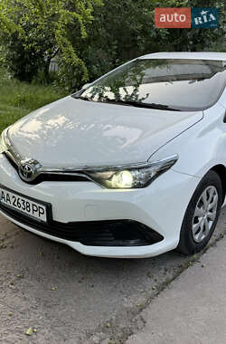 Универсал Toyota Auris 2015 в 