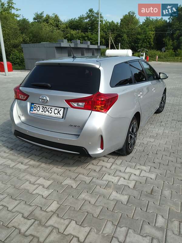 Універсал Toyota Auris 2015 в Тернополі