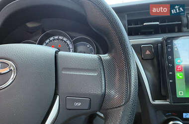 Хэтчбек Toyota Auris 2013 в 