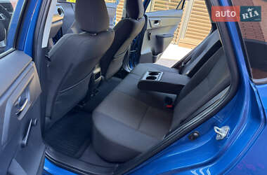 Хэтчбек Toyota Auris 2013 в 