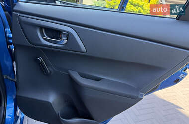 Хэтчбек Toyota Auris 2013 в 