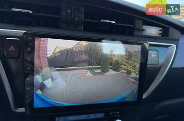 Хэтчбек Toyota Auris 2013 в 