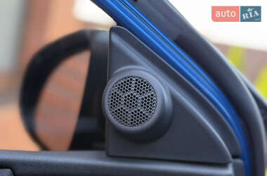 Хэтчбек Toyota Auris 2013 в 
