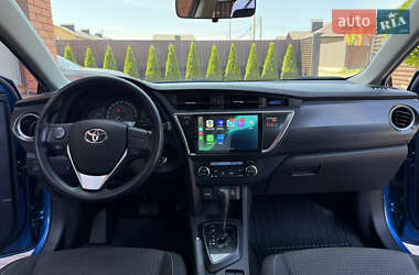 Хэтчбек Toyota Auris 2013 в 