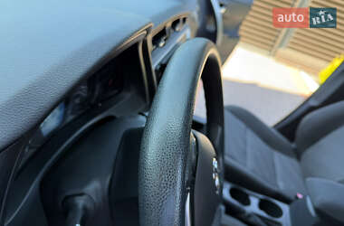Хэтчбек Toyota Auris 2013 в 