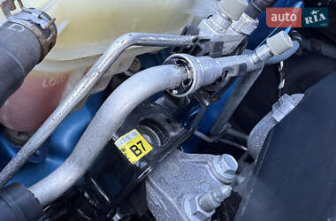 Хэтчбек Toyota Auris 2013 в 