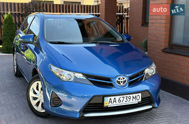 Хэтчбек Toyota Auris 2013 в 