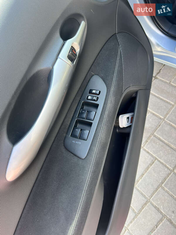 Хэтчбек Toyota Auris 2010 в Ивано-Франковске
