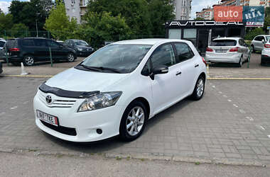 Хэтчбек Toyota Auris 2010 в Черновцах