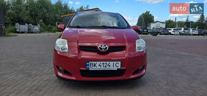 Хэтчбек Toyota Auris 2008 в Ровно