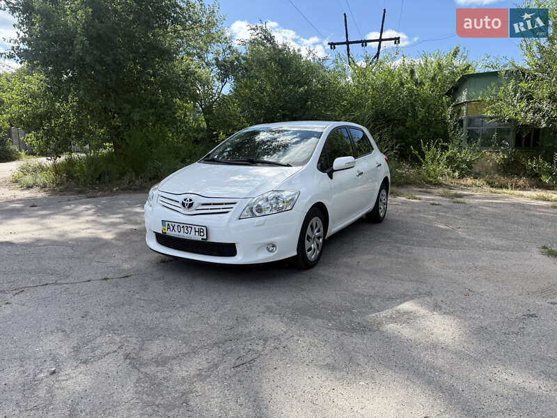 Toyota Auris 2011