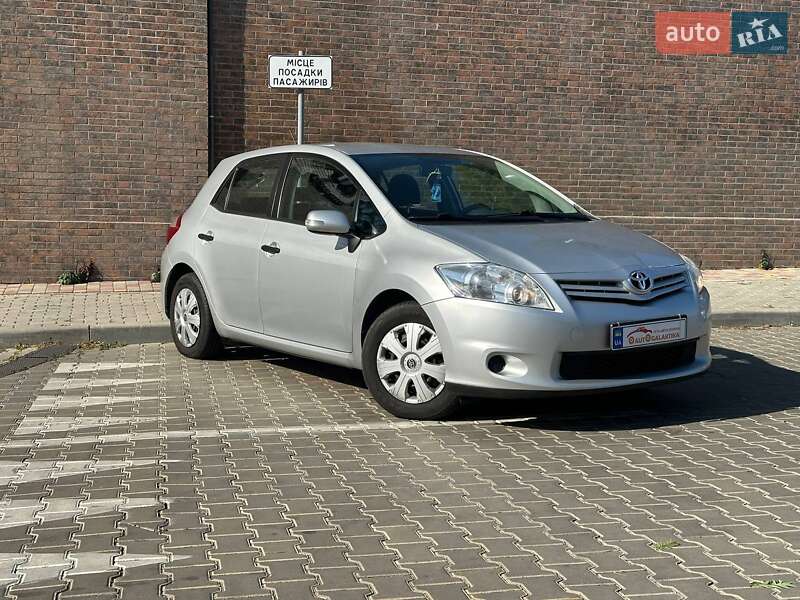 Хэтчбек Toyota Auris 2012 в Одессе