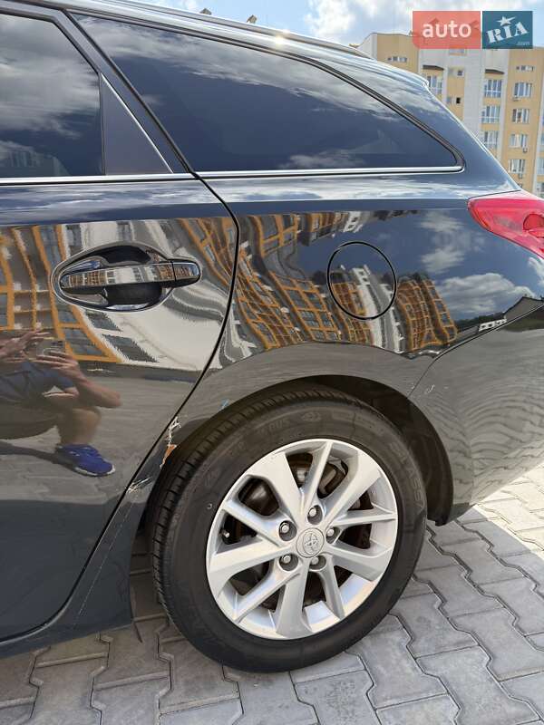 Універсал Toyota Auris 2014 в Вінниці