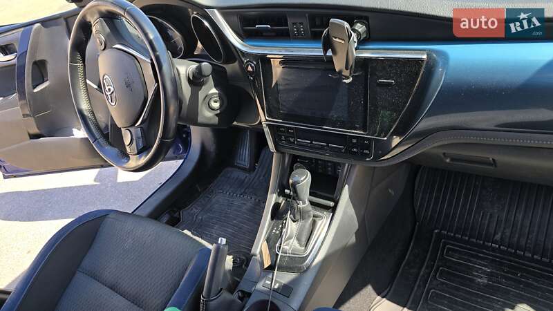 Хэтчбек Toyota Auris 2015 в Киеве