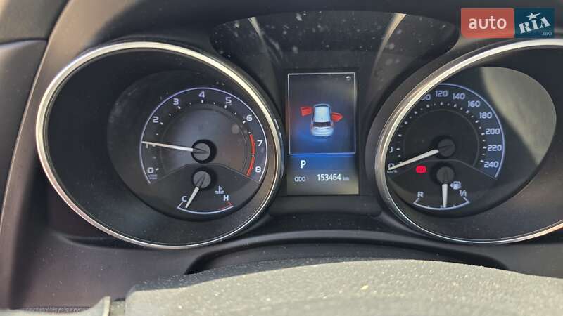 Хэтчбек Toyota Auris 2015 в Киеве