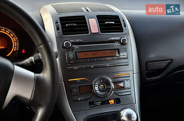Хэтчбек Toyota Auris 2007 в 