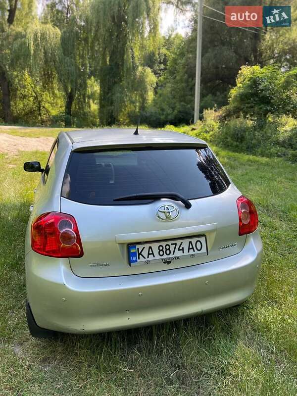 Хэтчбек Toyota Auris 2007 в Тростянце