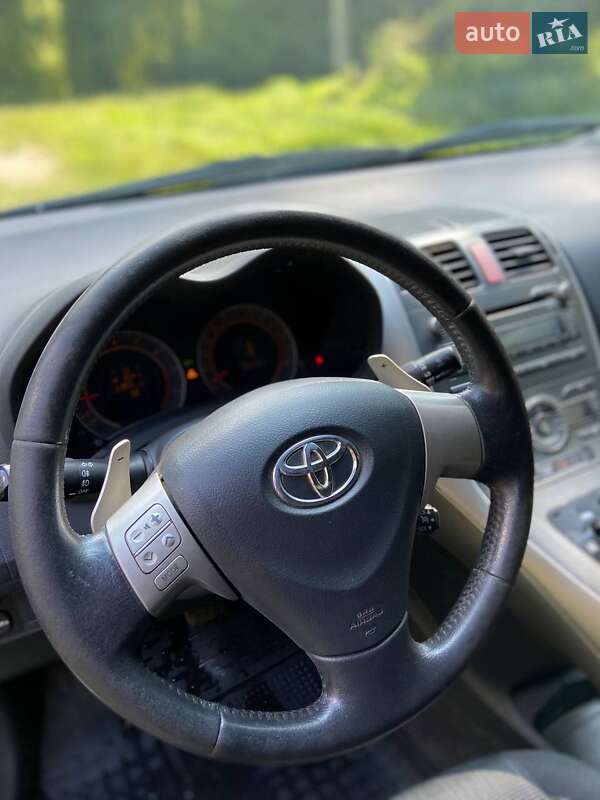 Хэтчбек Toyota Auris 2007 в Тростянце
