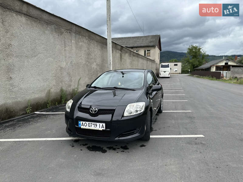 Хетчбек Toyota Auris 2008 в Ужгороді