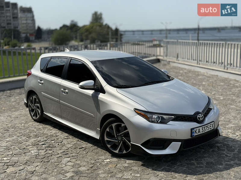 Toyota Auris 2015