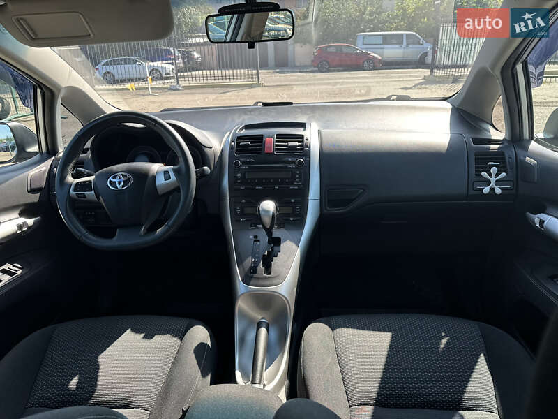 Хэтчбек Toyota Auris 2012 в Киеве