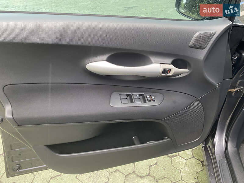 Хетчбек Toyota Auris 2007 в Дубні