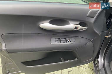 Хэтчбек Toyota Auris 2007 в 