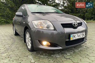 Хэтчбек Toyota Auris 2007 в 
