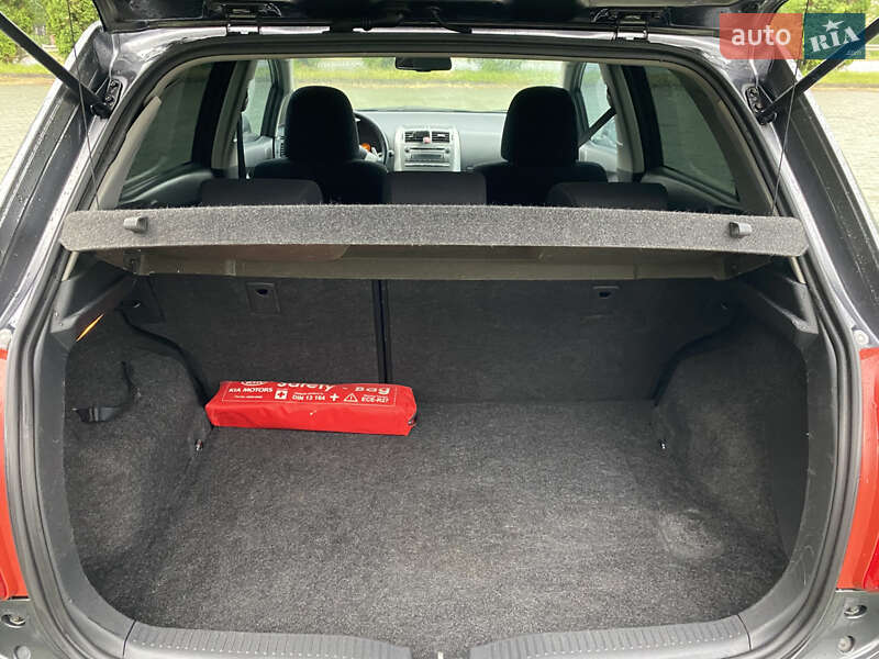 Хетчбек Toyota Auris 2007 в Дубні