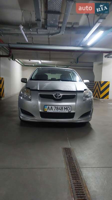 Хэтчбек Toyota Auris 2008 в Киеве