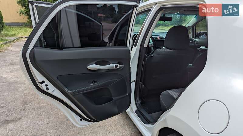 Хэтчбек Toyota Auris 2011 в Ровно