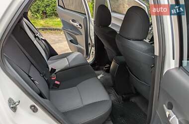 Хэтчбек Toyota Auris 2011 в 