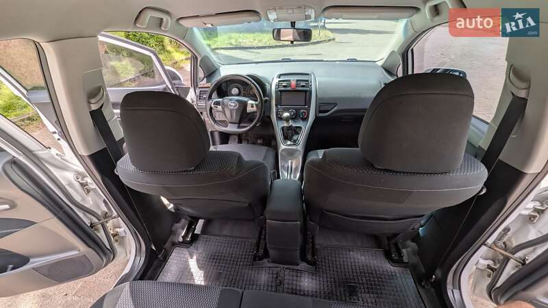 Хэтчбек Toyota Auris 2011 в Ровно