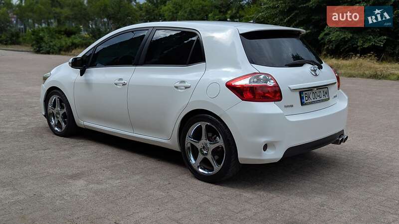 Хэтчбек Toyota Auris 2011 в Ровно